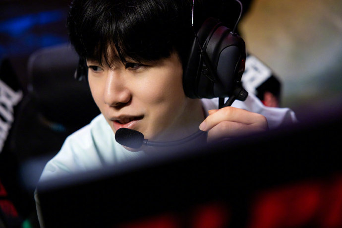 让我们拭目 让我们拭目